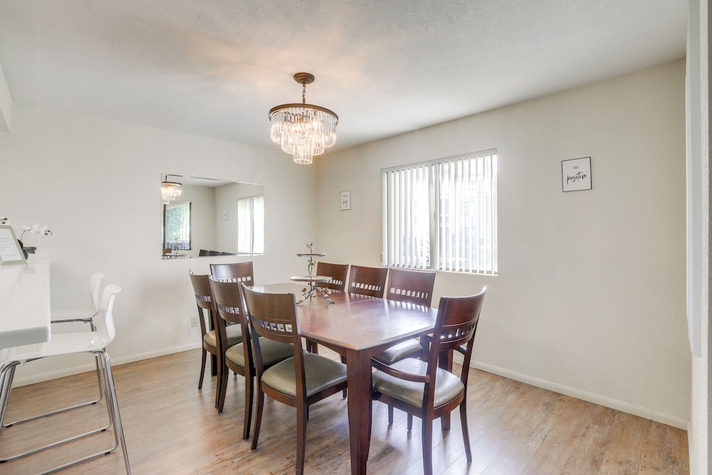 Golf, Hike & Relax: Cathedral City Condo