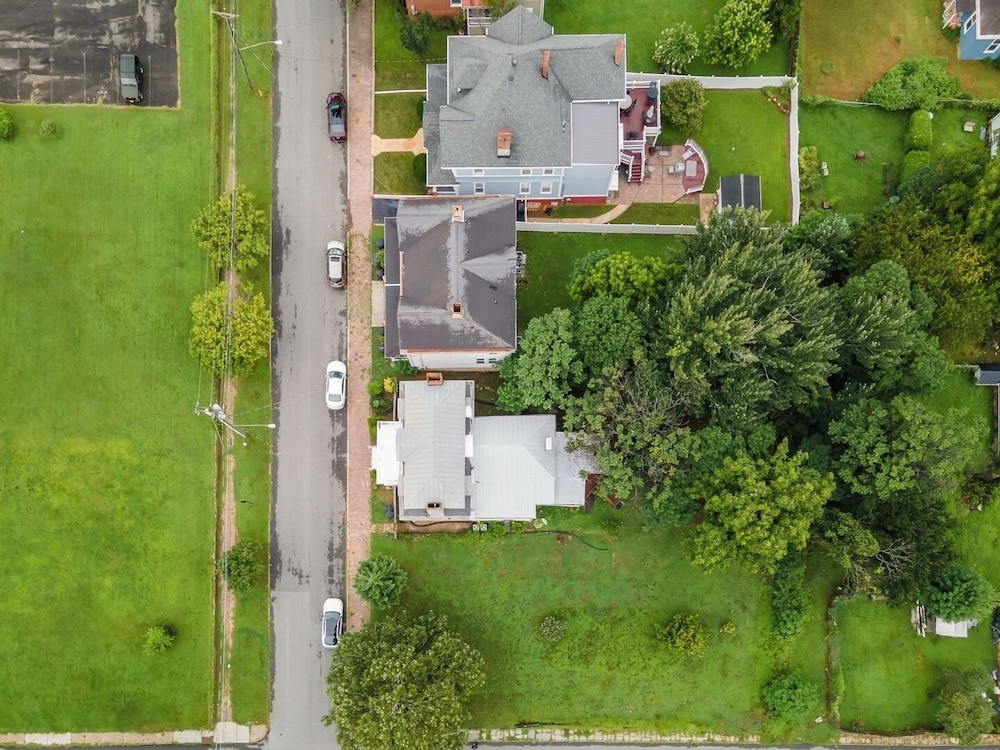 Central 4BR Historic Gem Near Colleges