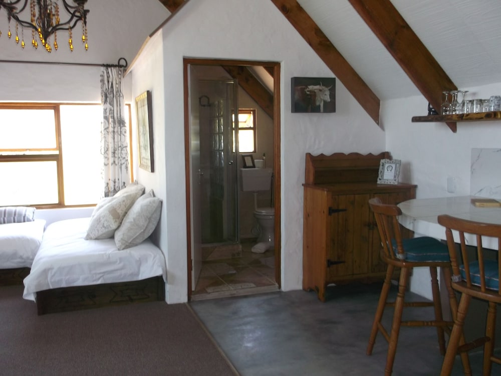 T'Niqua Stable Inn