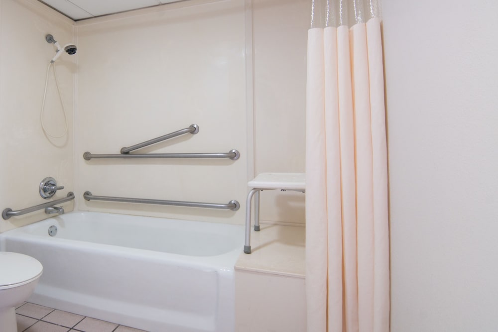 Days Inn & Suites by Wyndham Madisonville