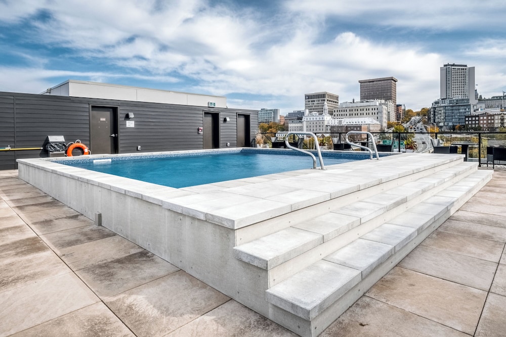 Appartement Luxe | Incredible Sunset View - Pool - Parking - Near Old Québec - Image 3