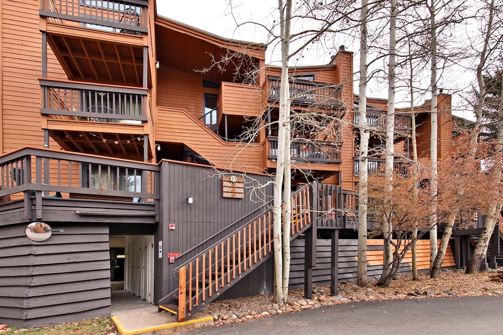 2964 Key  1 Bedroom Condo by RedAwning