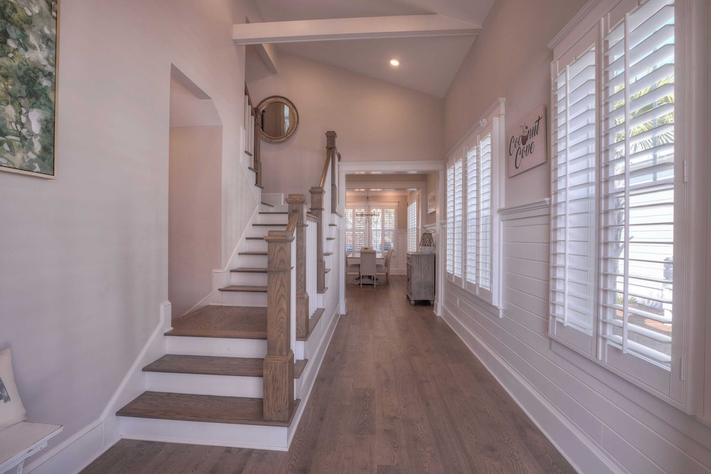 Coconut Cove by Avantstay Deck w/ Hot Tub, Access to 2 Pools