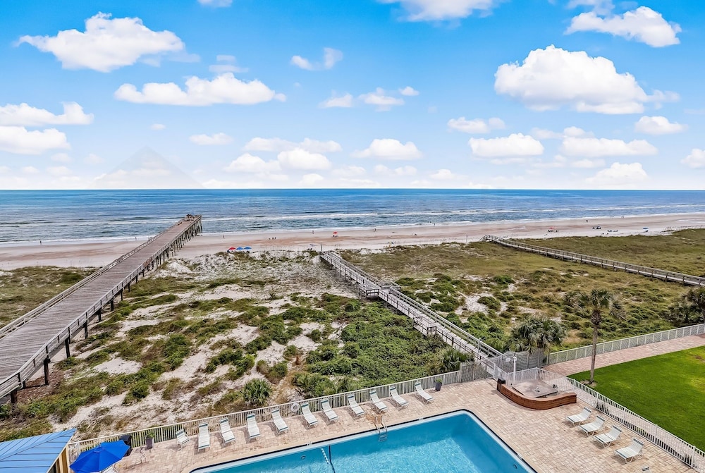 Oceanfront Condo with Oceanside Pool and Private Fishing Pier Access by RedAwning view 4