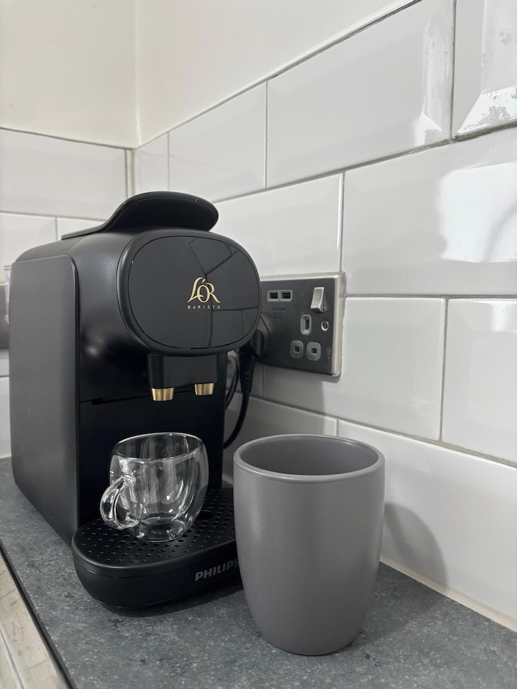 1 Bed Flat - Sleeps 2 - Parking - Wifi