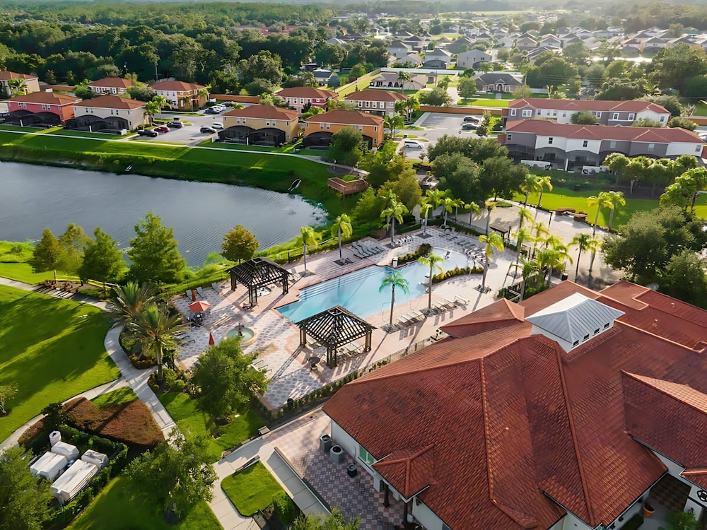 Upstay - Luxury Family Home w Pool-theatre-games view 2