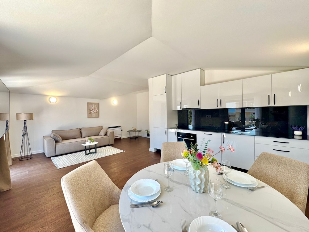 Sunny Bay Apartments