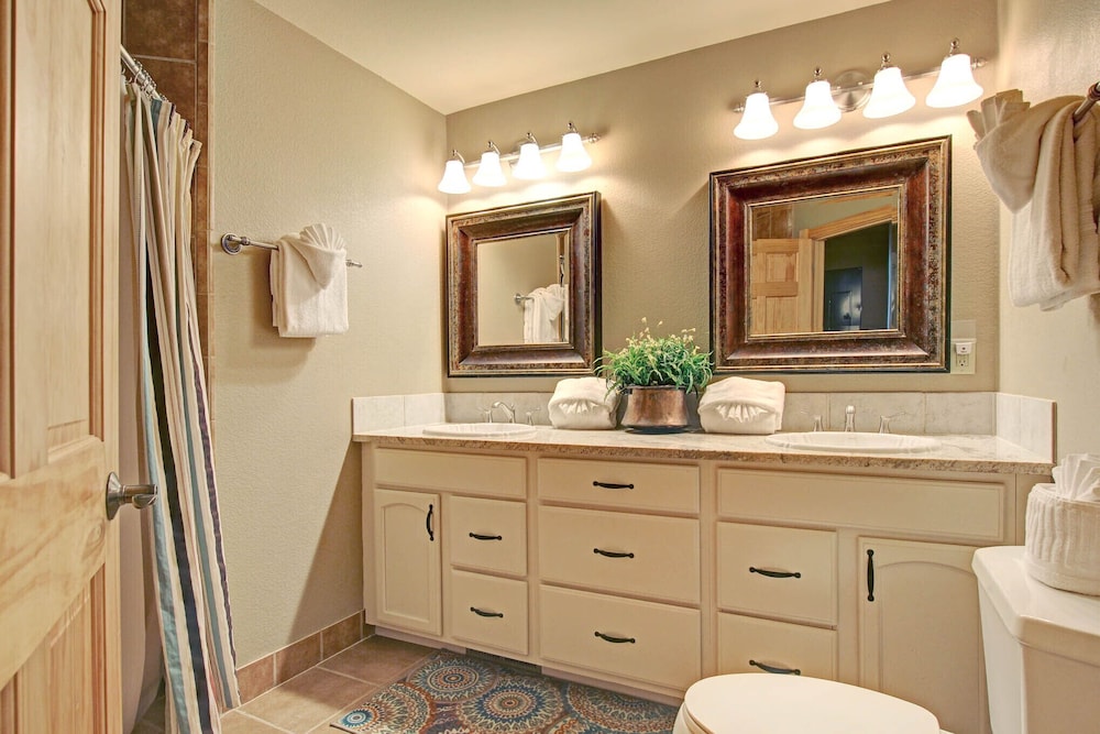 Sheep Mountain 20b 2 Bedroom Condo by RedAwning - Property Image 26