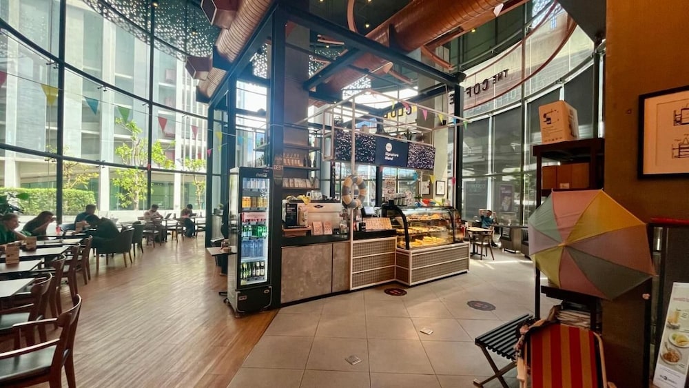 1BR Condo 5 Min to BTS 1000mbps Fiber Wi-fi Great Location