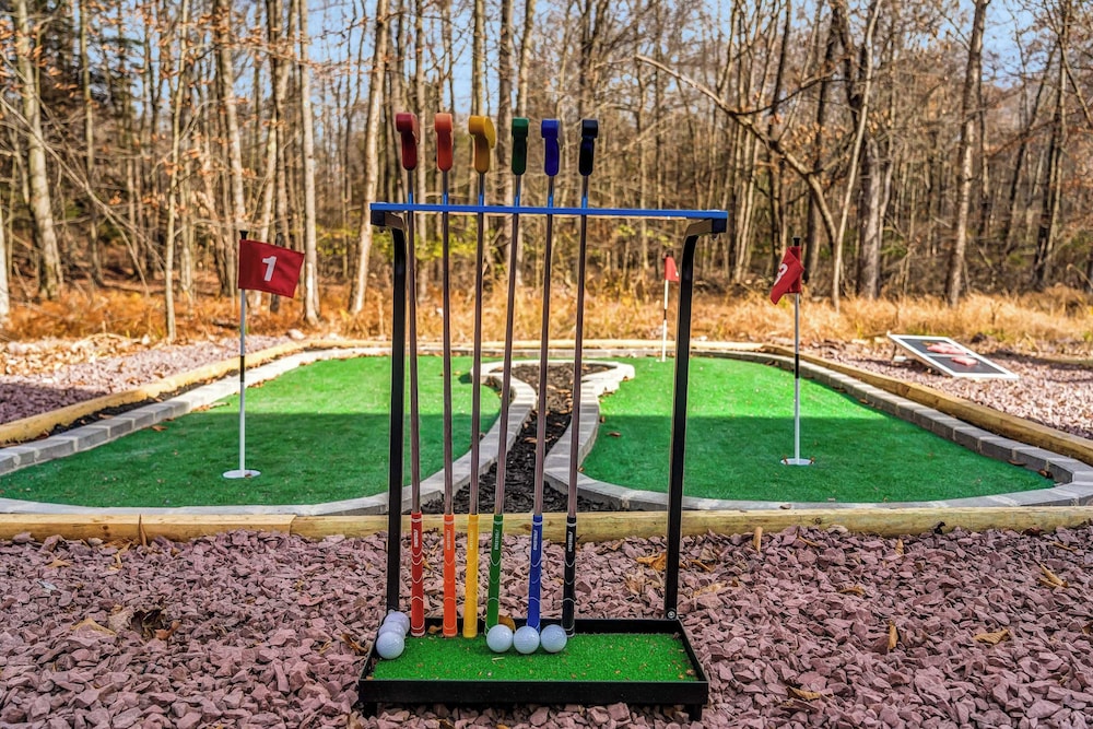 Grand Timber by Avantstay Indoor Pool, Sports Court, Game Room, & More!