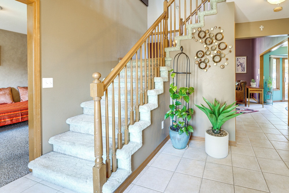Private Yard w/ Patio: Family Getaway in Macomb