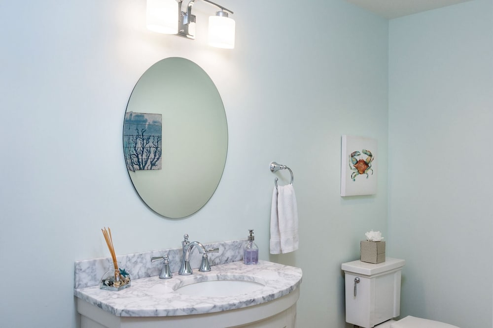 Villa Manzanita by Avantstay Hot Tub, 1 Block to Beach/town, Chef's Kitchen view 4