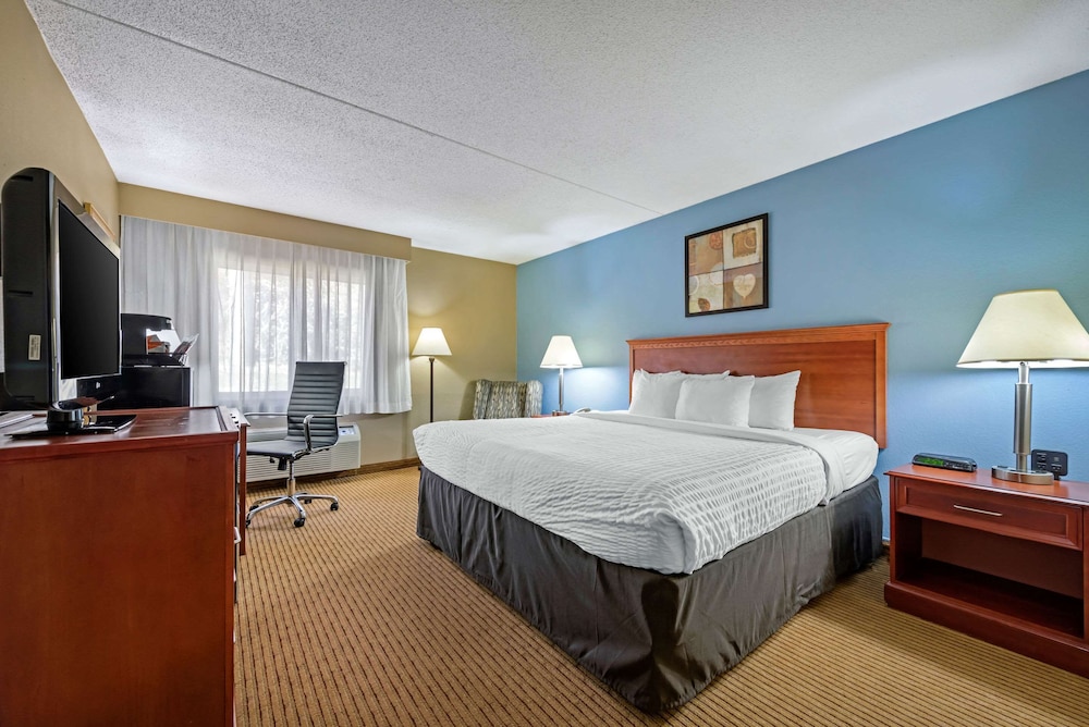 Lexington Vacations - Clarion Hotel Conference Center - North - Property Image 51