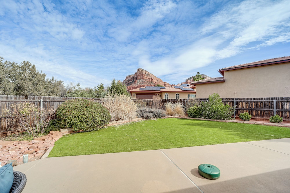 4 Mi to Uptown Sedona: Desert Home w/ Mtn Views!