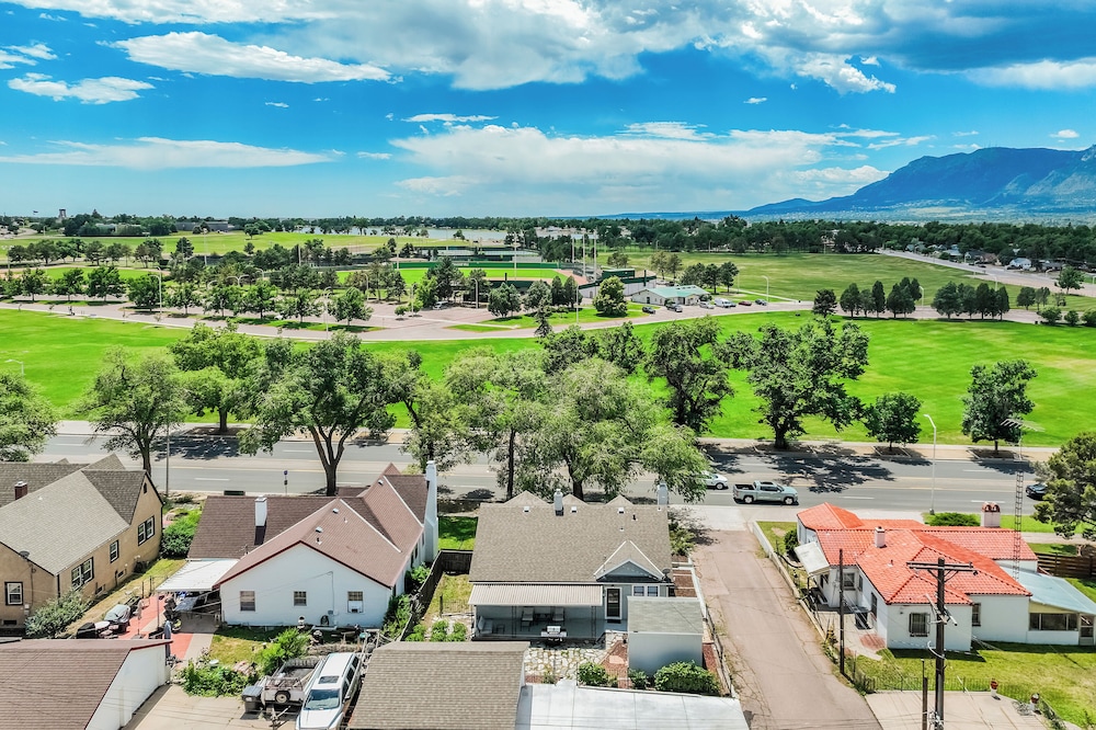 1318 E Pikes Peak