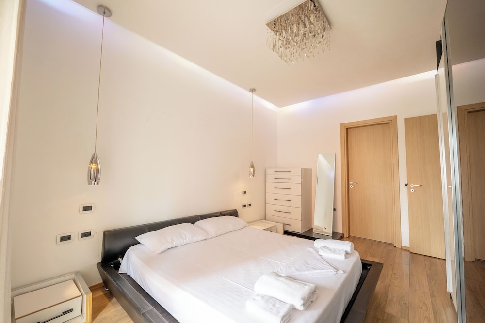 Tirent Apartment-Spacious 2-Bedroom Stay in Delijorgji Tirana