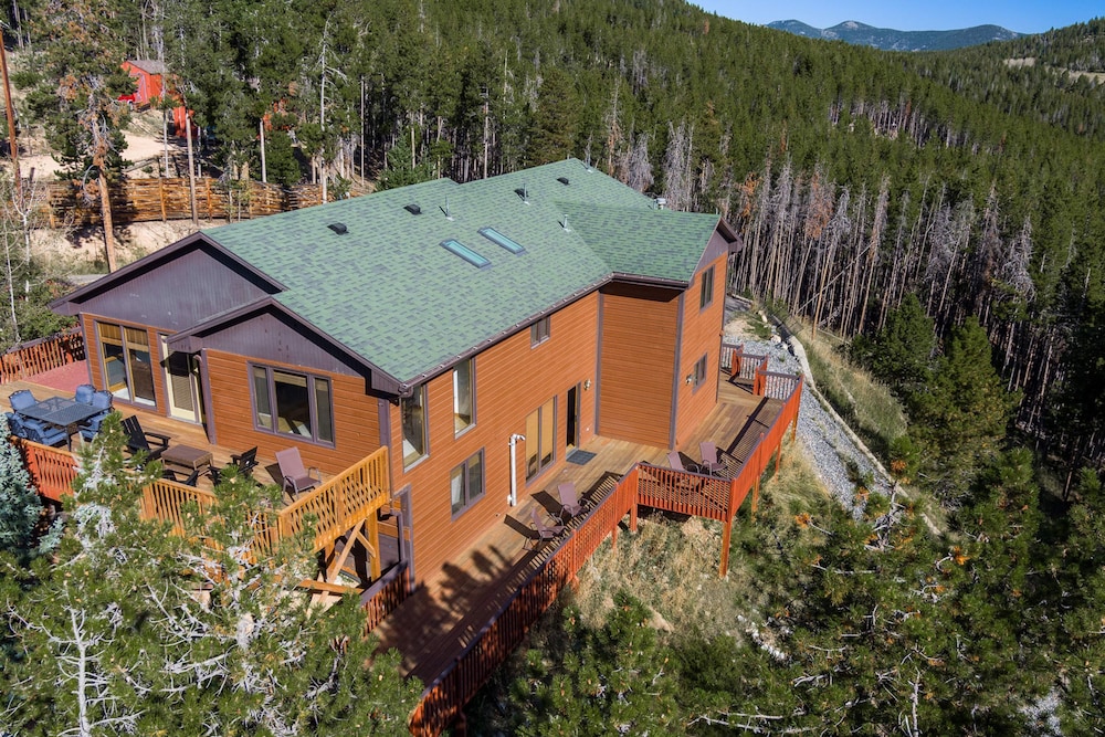 5 Bedroom Whole Home With Mountain Views