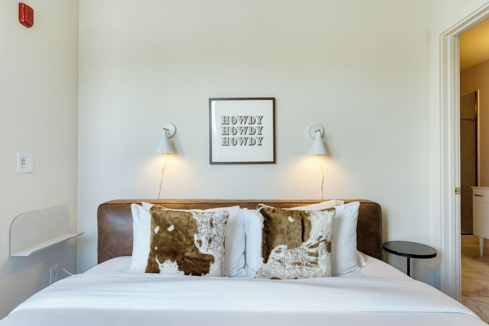 The Outrider by AvantStay Chic Stay Close to Broadway