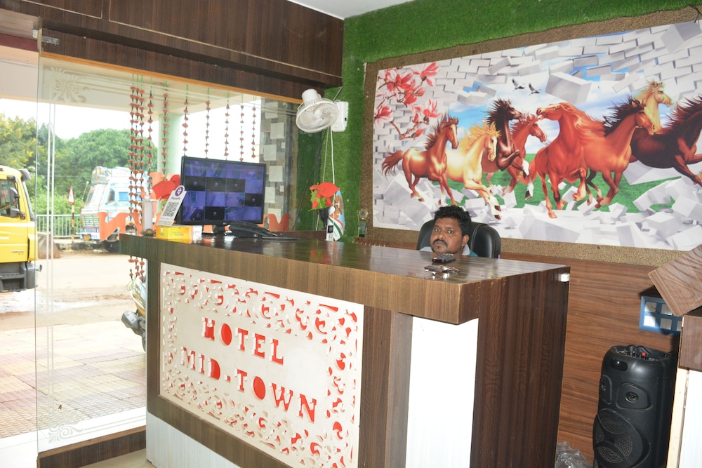 Hotel Mid Town Daringbadi