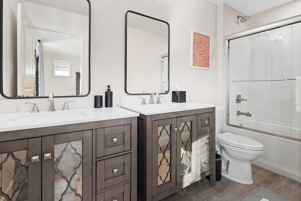 Sleeps 18! 7bdr, Backyard Pool, Walk to Beach Miramar Beach Jewel by Avantstay