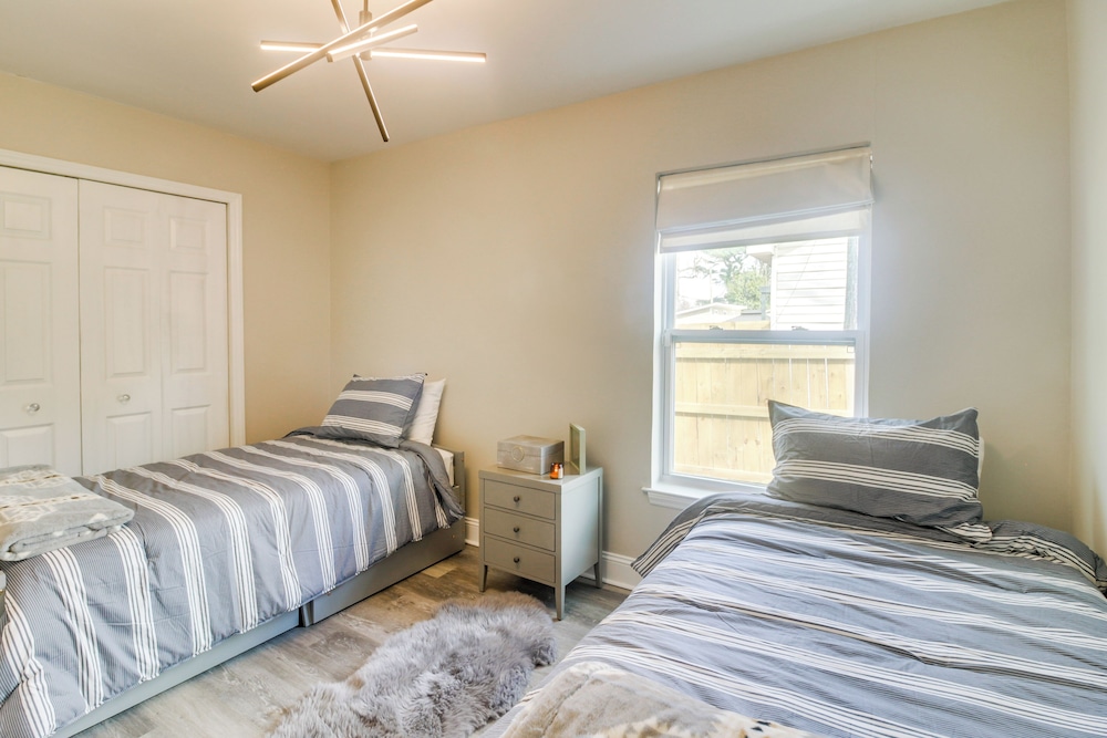 Charlotte Gem w/ Deck & Community Amenities