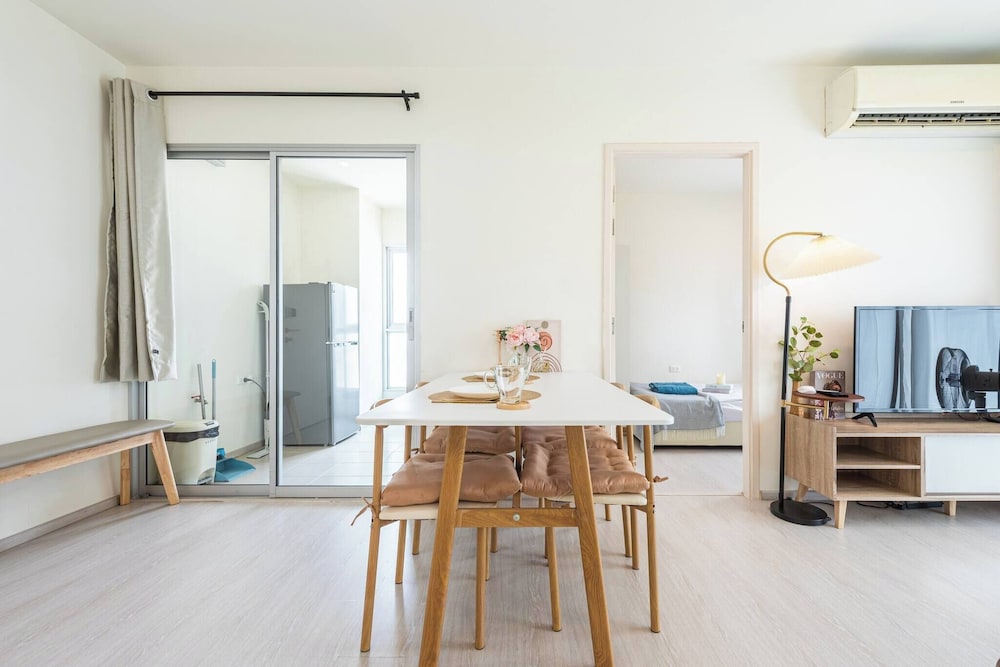2BR 7 Mins Walk to BTS Bill Included