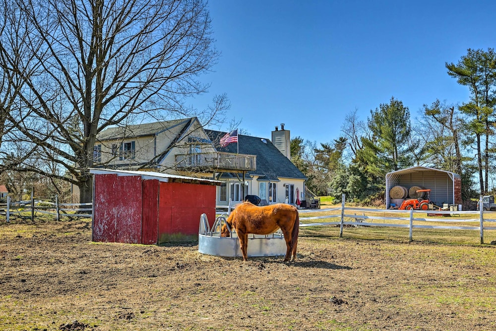 Farmhouse Vacation Rental ~ 21 Mi to Philly! view 2