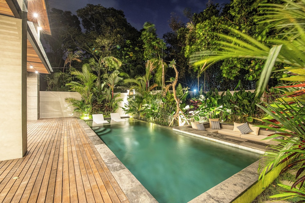 Elegant 5BR Canggu Villa 400m to Pristine Beach