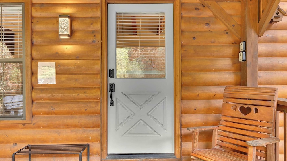 Lakeside Cabin w/ Hot Tub, Fireplace Near Dollywood & Trails Smoky Shores Retreat by Avantstay