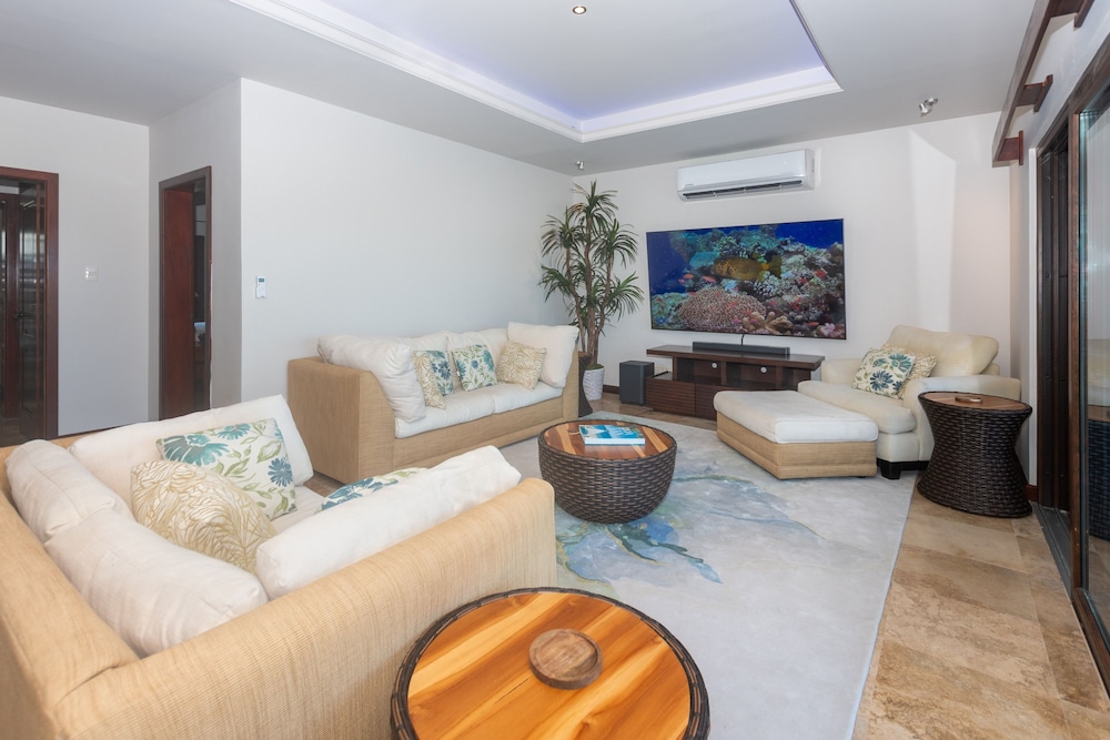 Pristine Bay 1005- Villa Loce 4 Bedroom Home