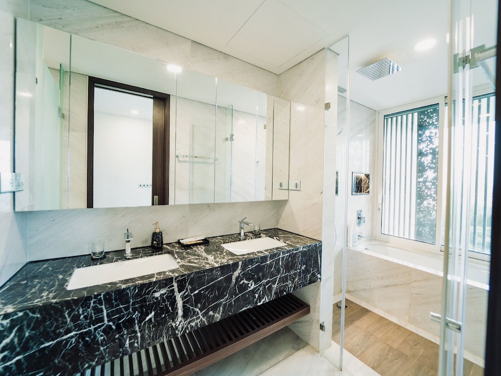 Serenity Luxury Private Pool Villas - Free One Way Airport Shuttle