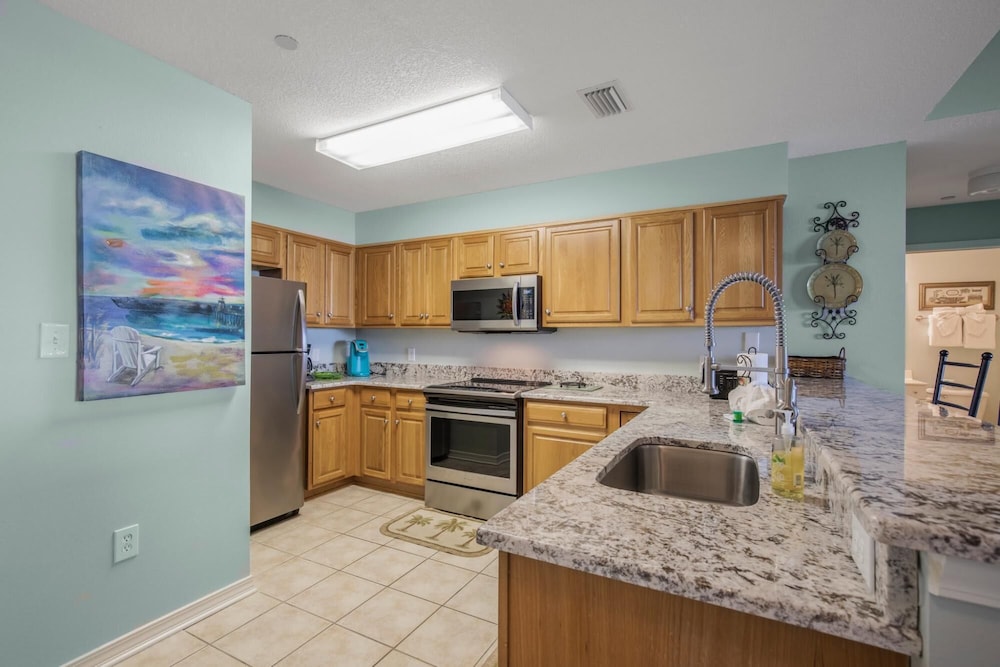 Bayside Condo With Outdoor Pools hot tub view 4