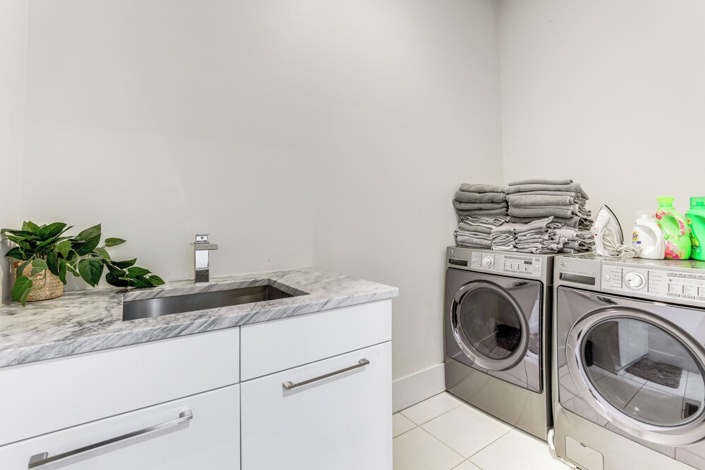 Luxe Buckhead Retreat 6 Mi to Dtwn Atlanta