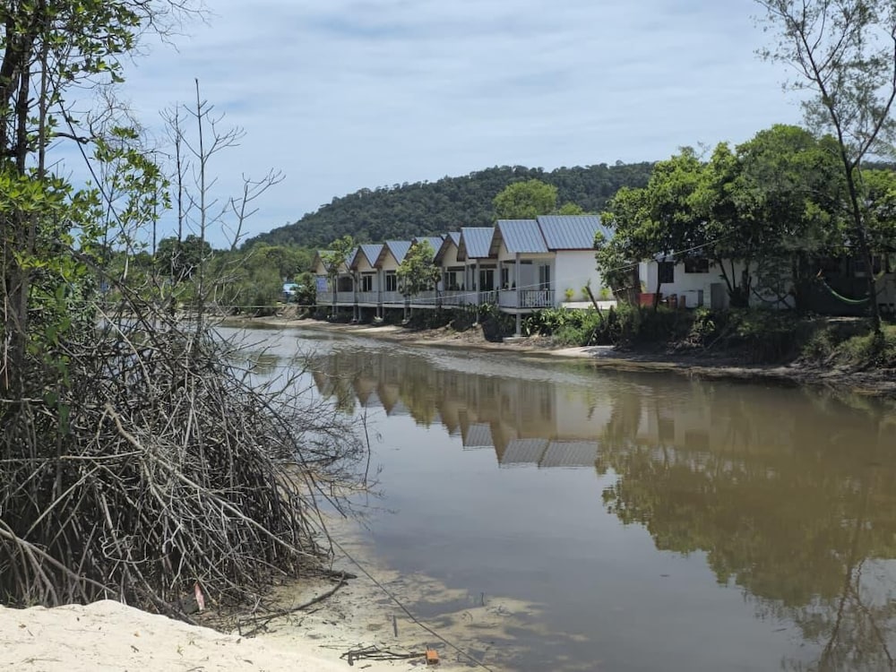 WHITE BEACH RESORT LONGSET