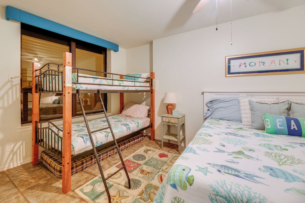 7th-floor Oceanfront Unit w/ Pools in Port Aransas