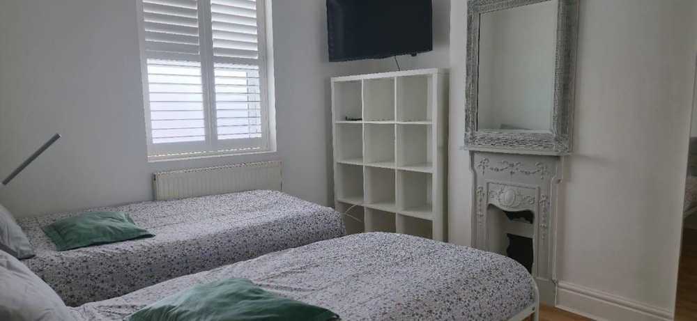 8 Guests - Free Parking - Full Equipped House