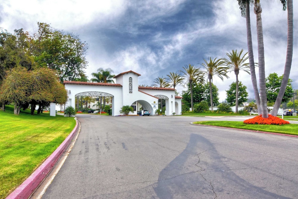 La Costa Comfort - Resort-style Living for 2