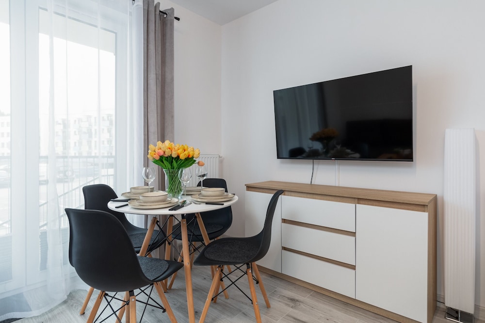 Cosy Łużycka Studio by Renters view 4