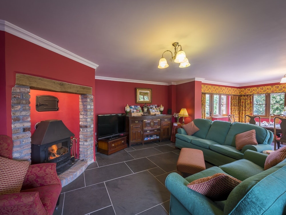 Copps Castle Bed & Breakfast
