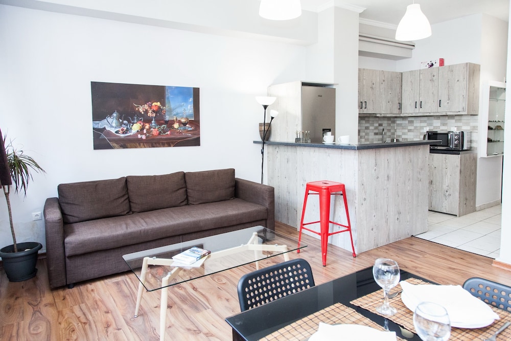 Modern-deluxe central apt in Athens