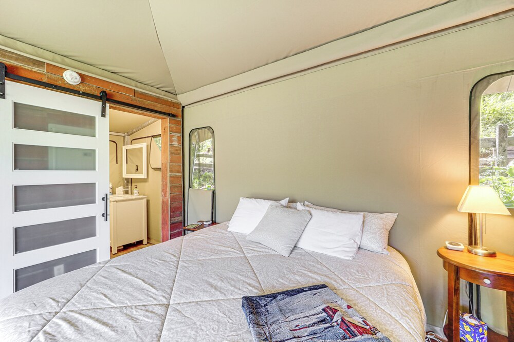 Mtn-view Deck: Scenic Glamping Getaway Near Boone!