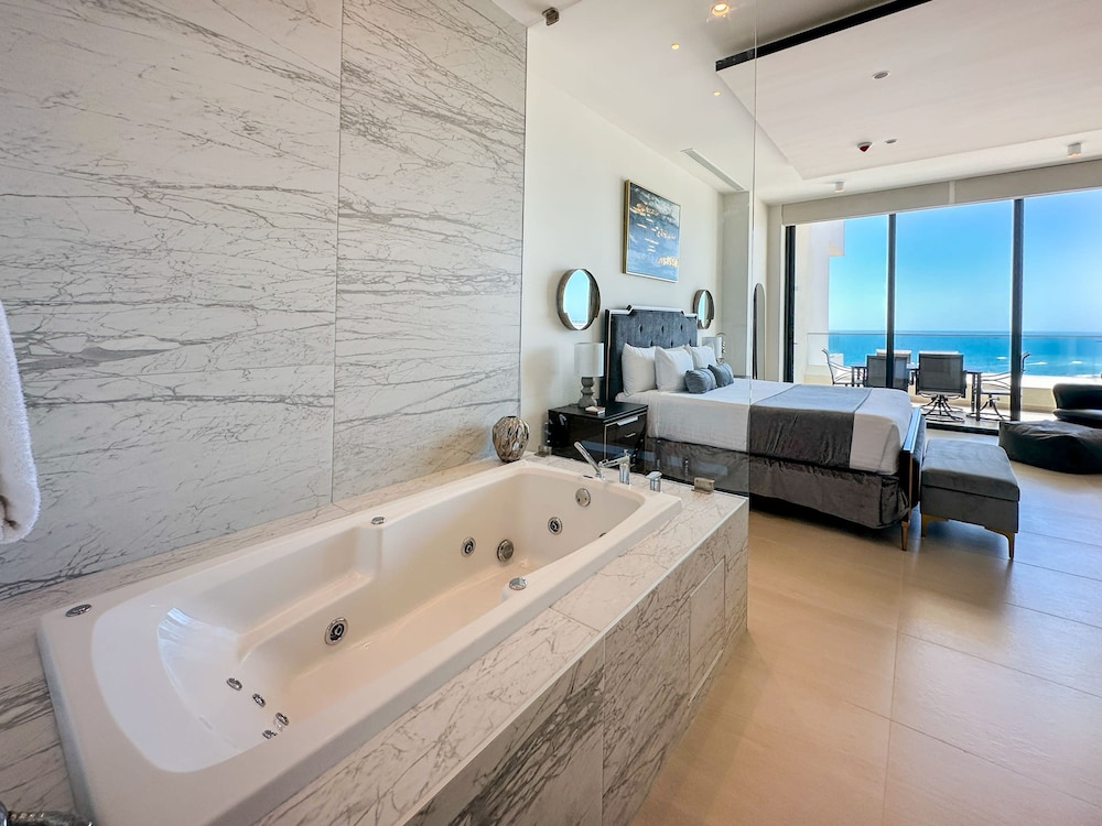 Sandy Beach 2BR Beachfront Getaway