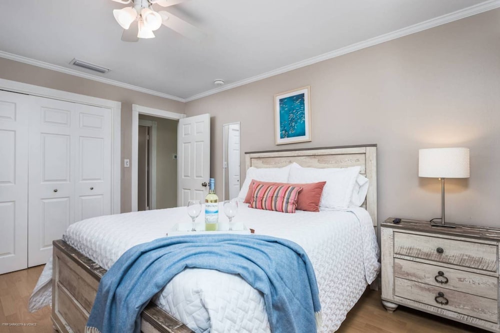 Coastal Breeze Siesta Entire 4-unit Complex With Dock