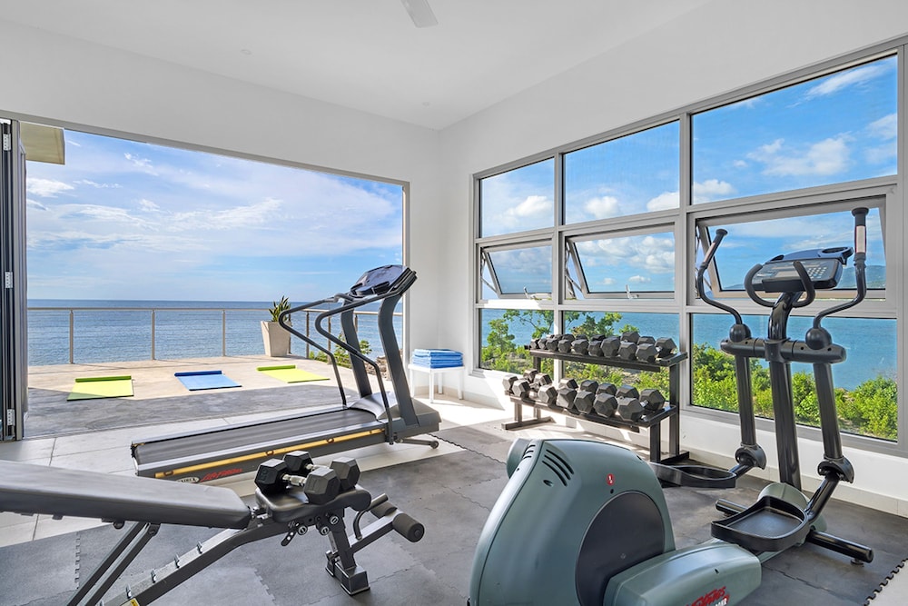 Santosha Whitehouse JM - 10 Bedroom Villa w Private Beach