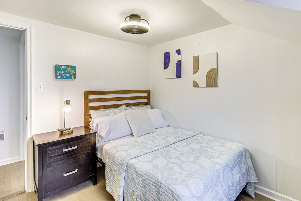 Walk to Beaches & Marina: Fortescue Hideaway