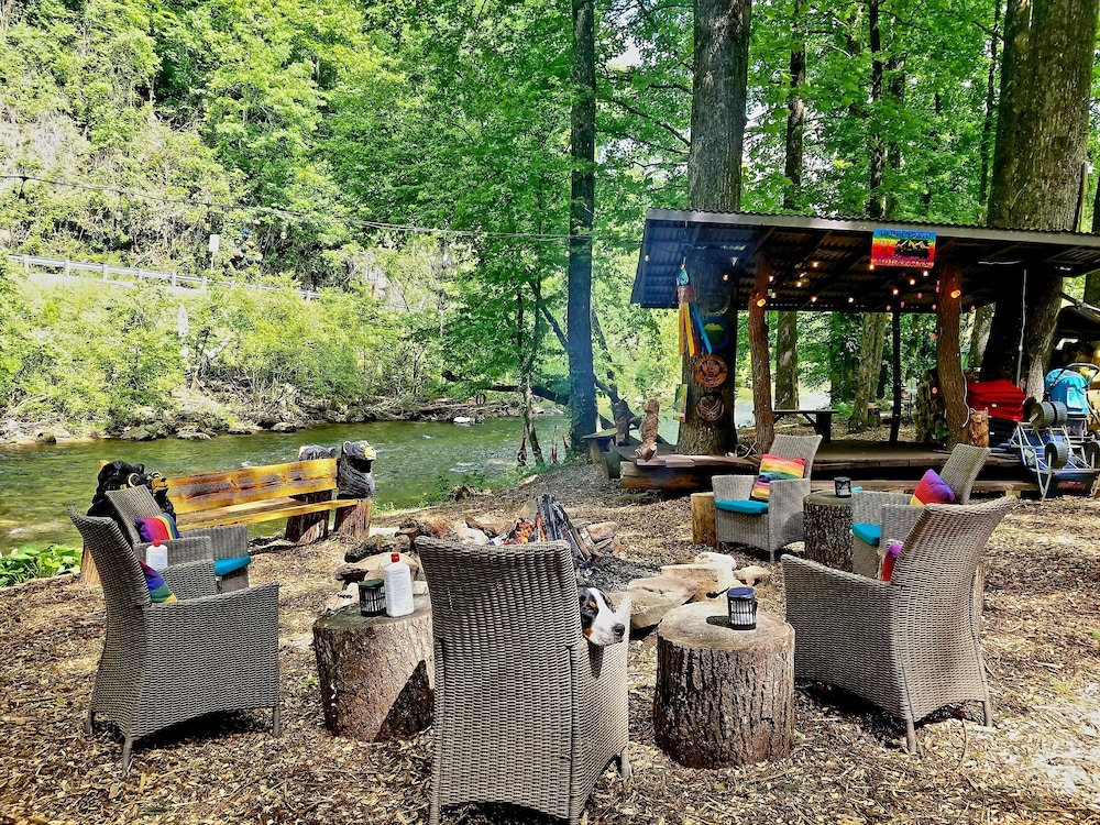 Bear Creek Lodge and Cabins in Helen Ga - Pet Friendly, River on Property, Walking Distance to downtown Helen
