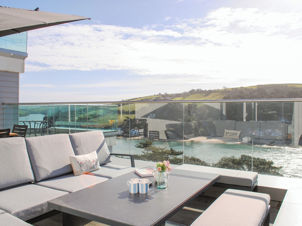 3 Hamstone Court