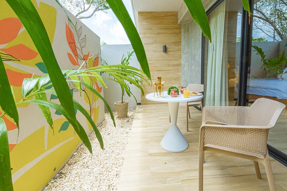 Spacious Apartment With Terrace and Rooftop Pool