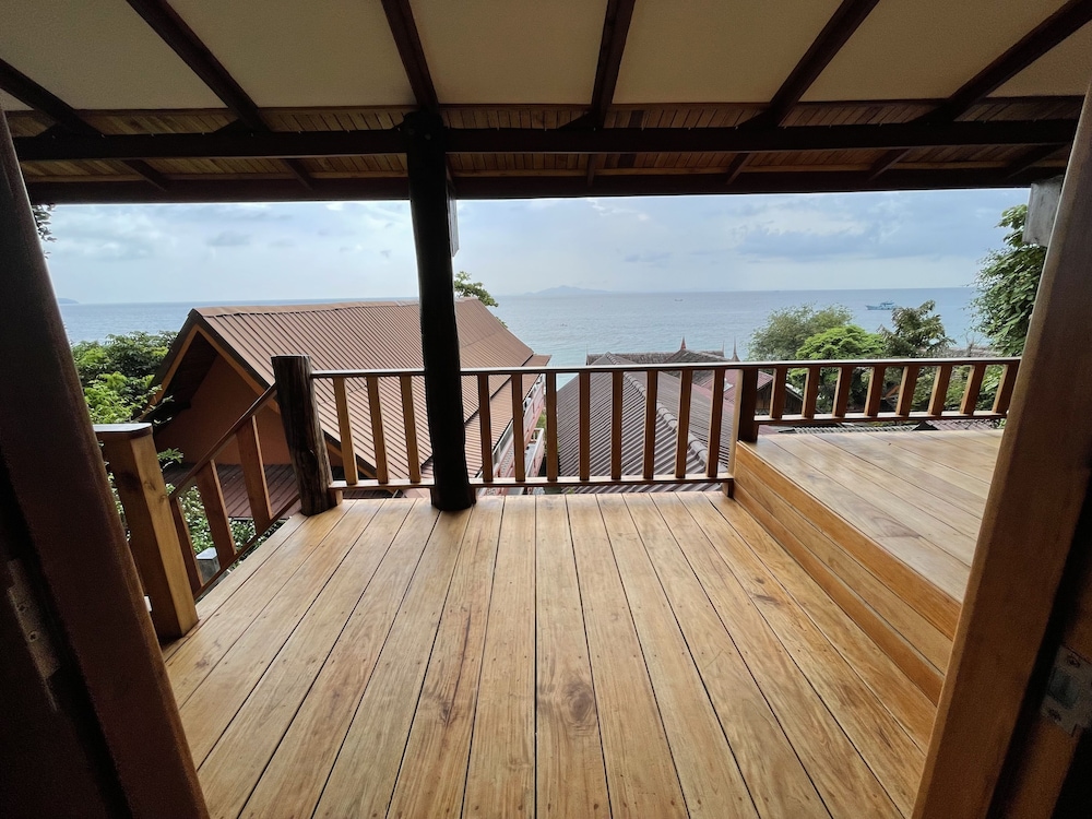 Phi Phi Relax Beach Resort