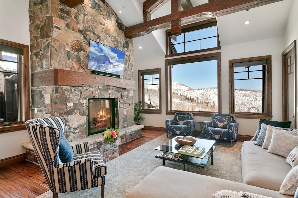 Grand Lodge - Four Bedroom #302 - Ski-in/ski-out 4 Condo